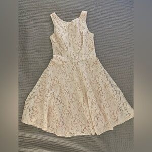 Elegant Lace Sleeveless Dress